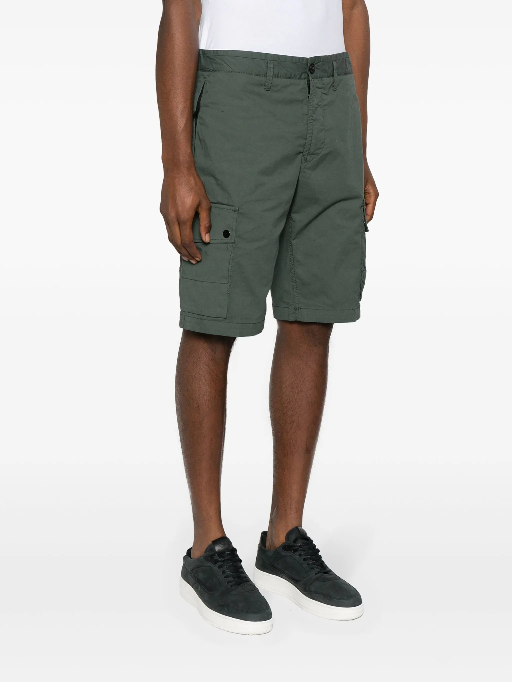 COMPASS-BADGE CARGO SHORTS